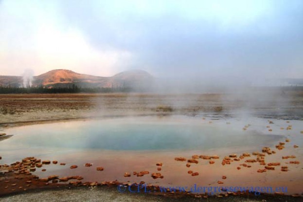 Midway_Geyser_Basin_04