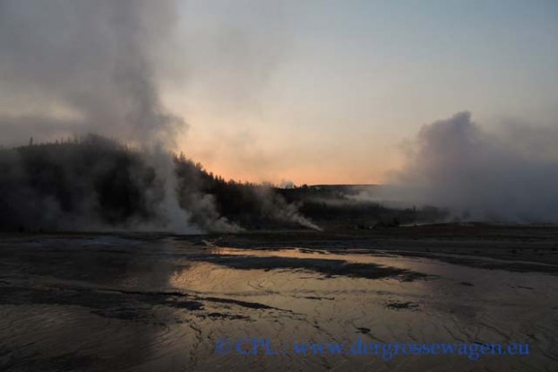 Midway_Geyser_Basin